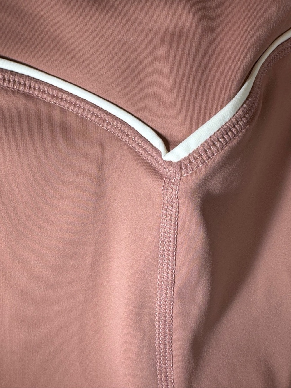 Phero High-Rise Leggings in Dusty Rose with Heart Piping - Picture 4 of 7